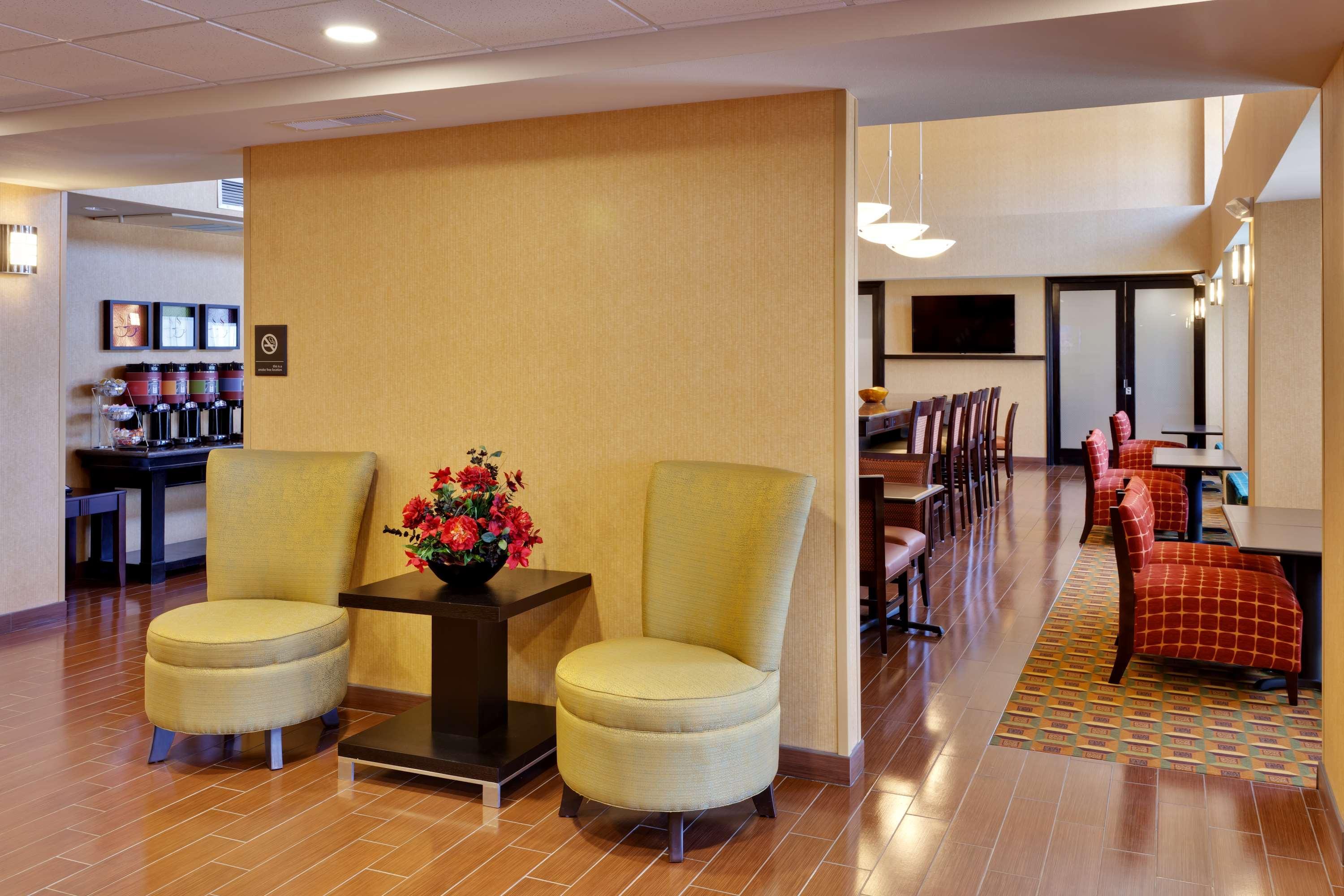 Hampton Inn & Suites Fresno - Northwest Herndon Restaurant photo