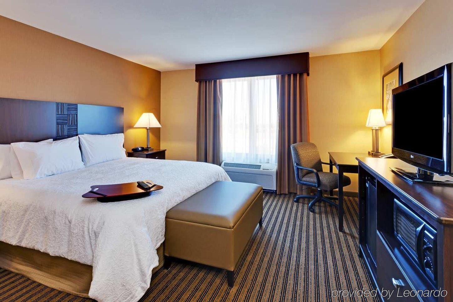 Hampton Inn & Suites Fresno - Northwest Herndon Room photo